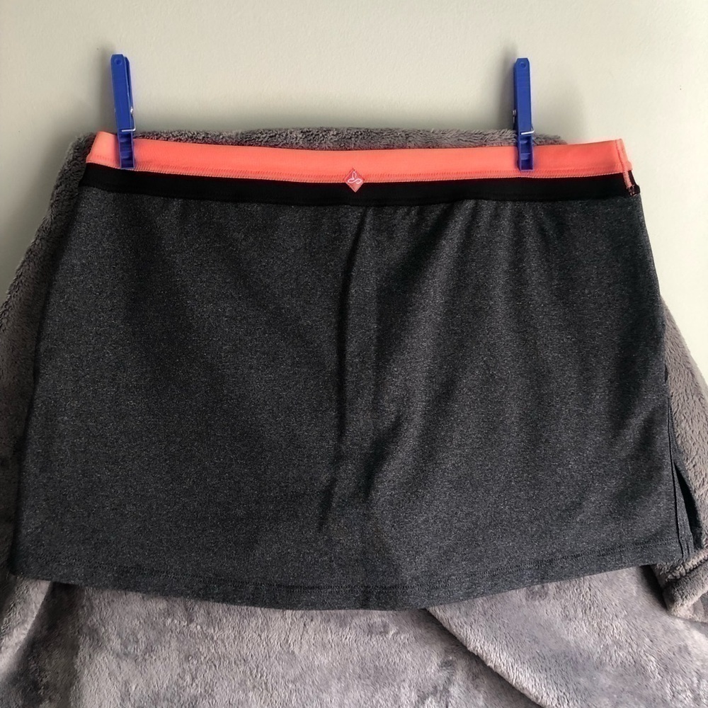 𝅺PRANA activewear Grey‎ Skort Golf tennis workout - Picture 3 of 7